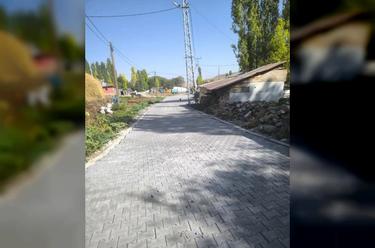 Kars’ta köy yolları yapımı kış öncesi tamamlanıyor