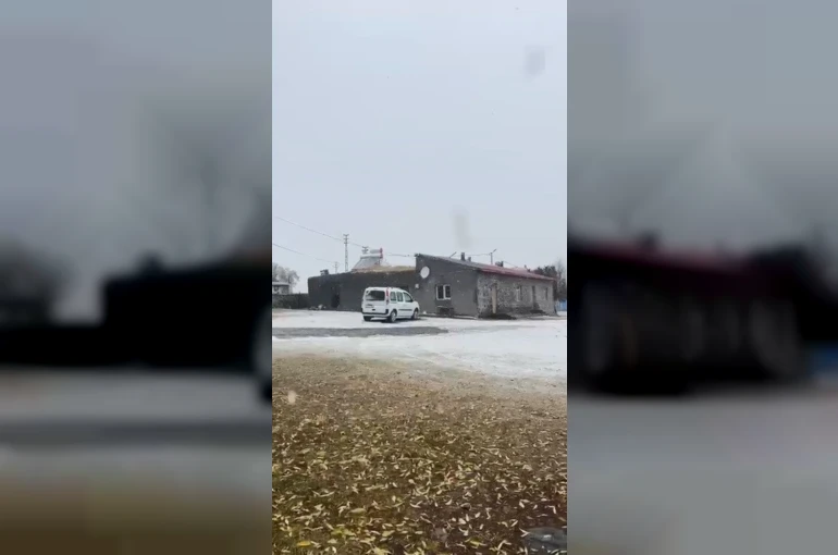 Kars’ta yüksek kesimlere kar yağdı