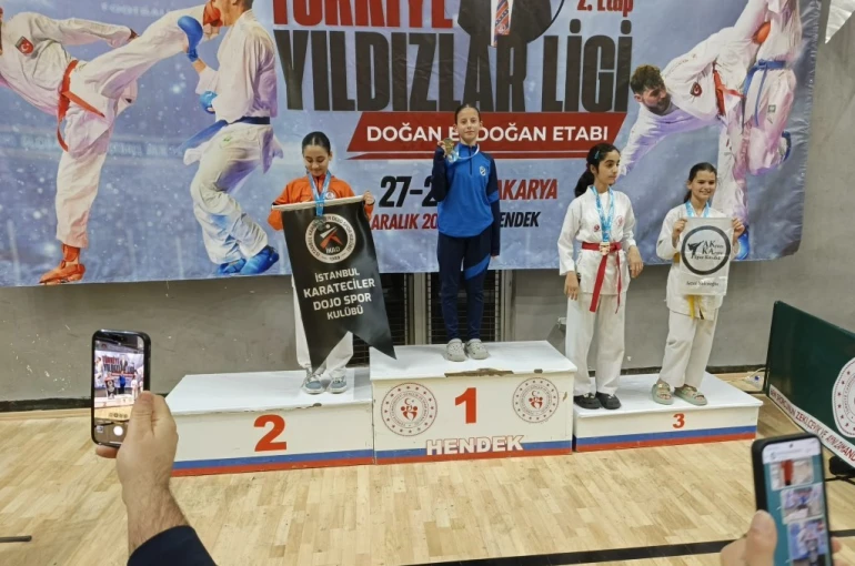 Kartepe Belediyespor karatecileri Sakarya’dan 9 madalyayla döndü
