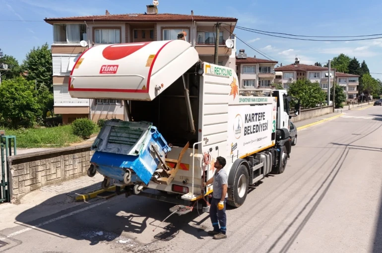 Kartepe’de bayram sonrası temizlik mesaisi