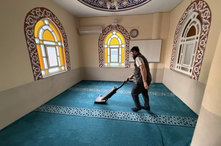 Kartepe’de camiler Kurban Bayramı öncesi ibadete hazırlanıyor