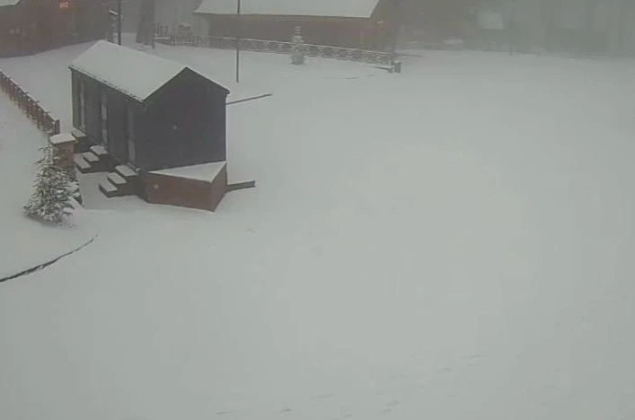 Kartepe’de lapa lapa kar yağıyor