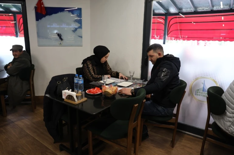 Kartepe’de yeni evli çiftlere ilk yıl jesti