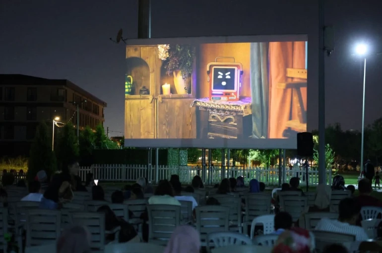 Kartepe’de yıldızlar altında sinema keyfi