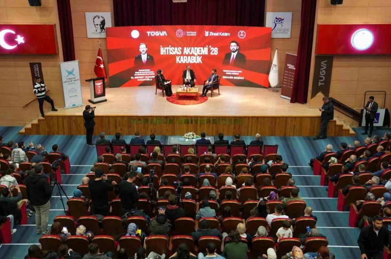 Kasapoğlu, Karabük Üniversitesinde gençlerle buluştu