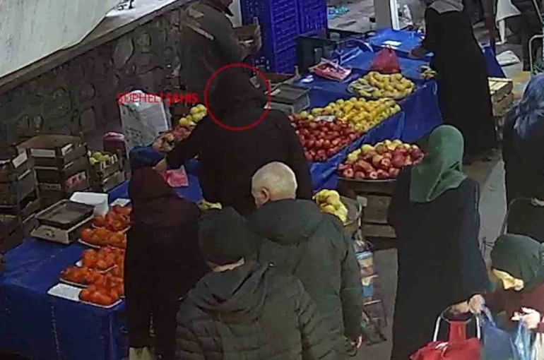 Kaşla göz arasında hırsızlık yaptı: O şüpheliyi polis yakaladı