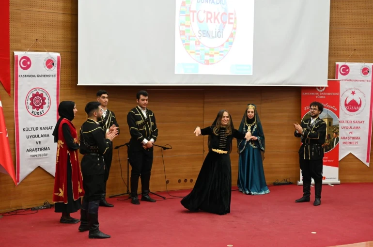 Kastamonu Üniversitesi’nde Türkçe şenliği düzenlendi