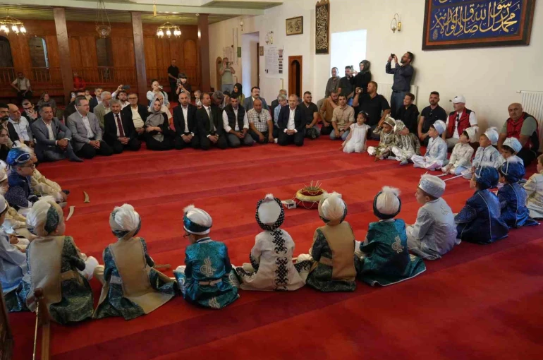 Kastamonu’da 530 yıllık vakıf geleneğiyle 25 çocuk sünnet ettirildi