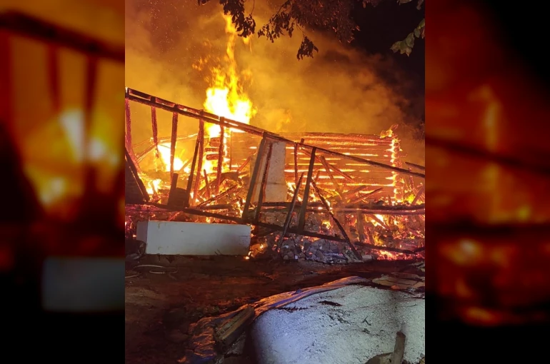 Kastamonu’da alevlere teslim olan ev kullanılamaz hale geldi