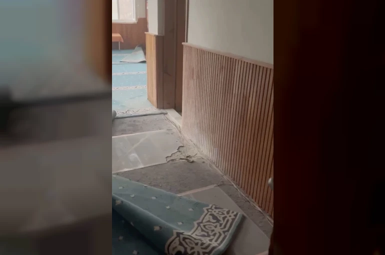 Kastamonu’da düşen yıldırım camiye isabet etti
