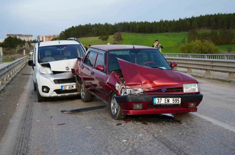 Kastamonu’da iki ayrı trafik kazasında 6 kişi yaralandı