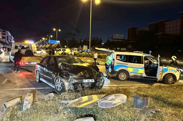Kastamonu’da iki otomobil çarpıştı: 4 yaralı 