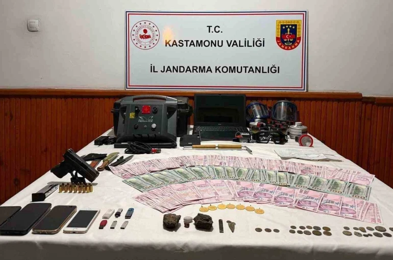 Kastamonu’da kaçak kazı operasyonunda 13 şüpheli gözaltına alındı