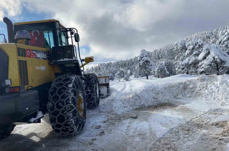 Kastamonu’da kar sebebiyle 611 köye ulaşım sağlanamıyor