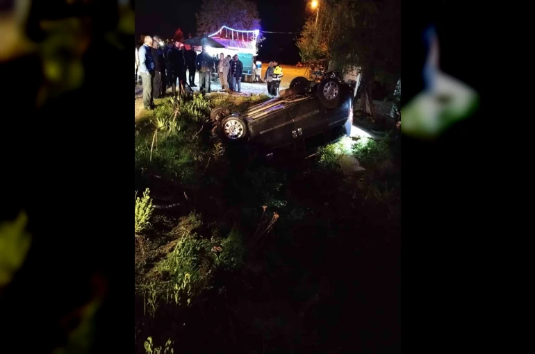 Kastamonu’da köpeğe çarpan otomobil kanala uçtu: 2 yaralı
