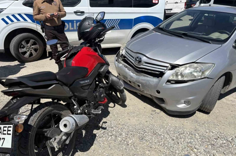 Kastamonu’da motosiklet ile otomobil çarpıştı: 2 yaralı