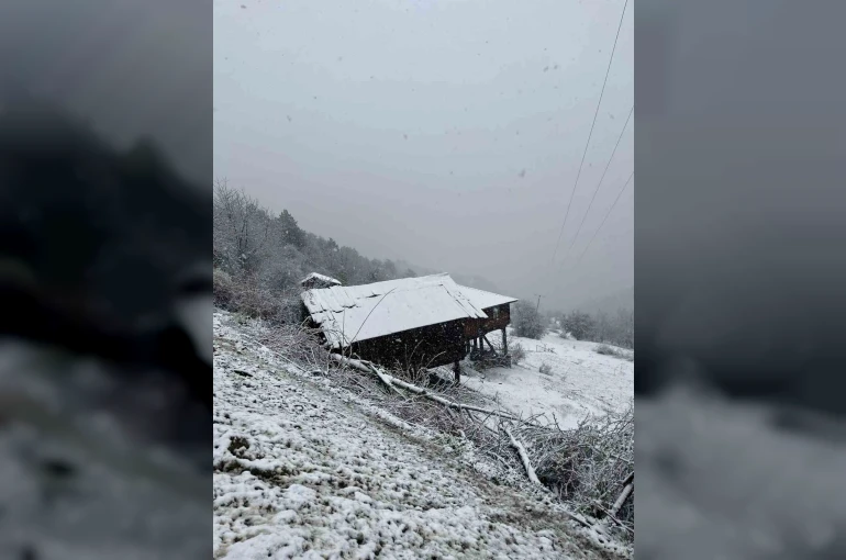 Kastamonu’da Nisan sonunda kar sürprizi