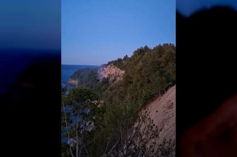 Kastamonu’da ormanlık alana düşen yabancı cismin patlaması sonucu yangın çıktı