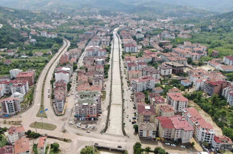 Kastamonu’da sağanak kabusa döndü: 12 kişi tahliye edildi, 6 köy yolu ulaşıma kapandı