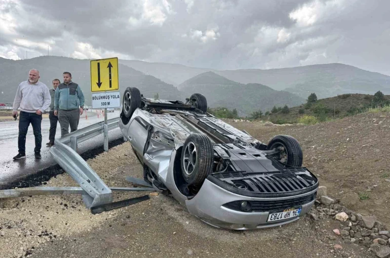 Kastamonu’da su birikintisine kapılan otomobil takla attı