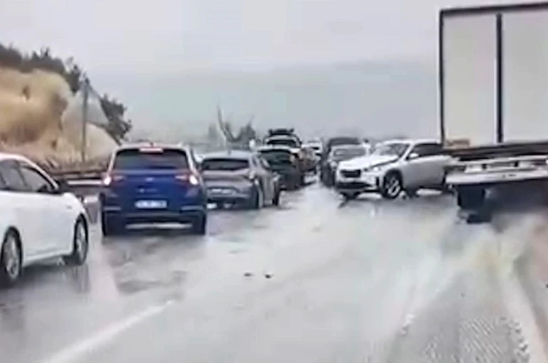 Kastamonu’da zincirleme trafik kazası kamerada