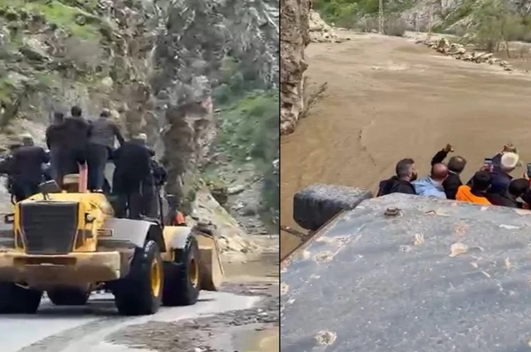 Kavaklı’da dere taştı: İşçiler kepçeyle taşındı
