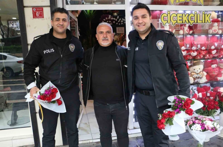 Kavga diye geldiler, çiçeklerle karşılandılar