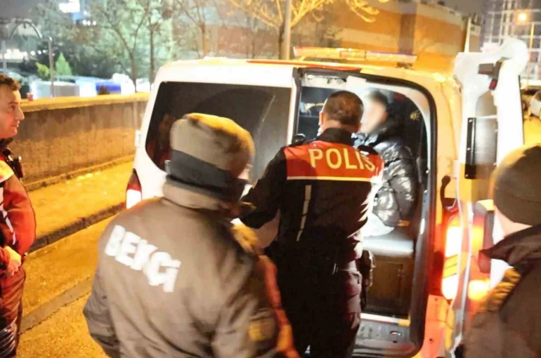 Kavga edip kaçtılar, polisin kovalamacasıyla yakalandılar