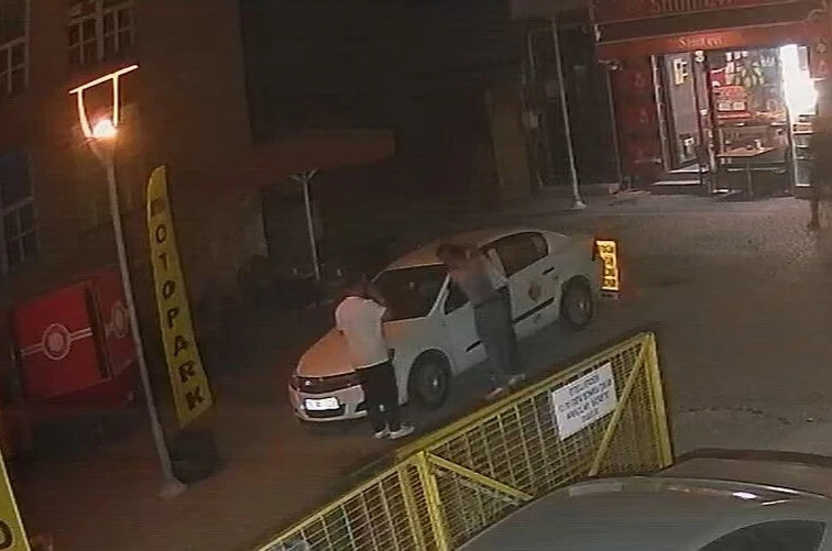 Kavgada boynu kesilen kişi 10 dakikada hastaneye yetiştirildi: Operasyon sonrası hayata tutundu