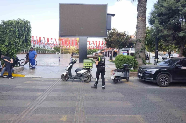 Kavşakta iki motosiklet çarpıştı: 2 yaralı