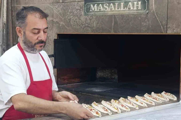 Kavurucu sıcakta ekmek mesaisi