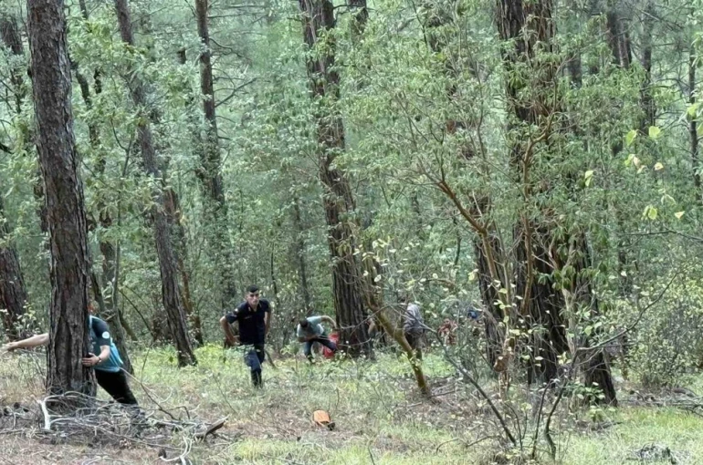 Kayalıklardan düşerek yaralanan şahıs 4 saatlik operasyonla kurtarıldı