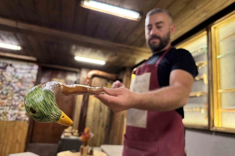 Kaybolmaya yüz tutan "bastonculuğu" geleceğe taşımaya çalışıyor