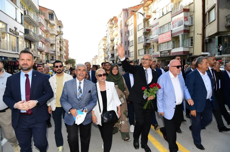 Kayısı Festivali kortej yürüyüşü coşkuyla yapıldı