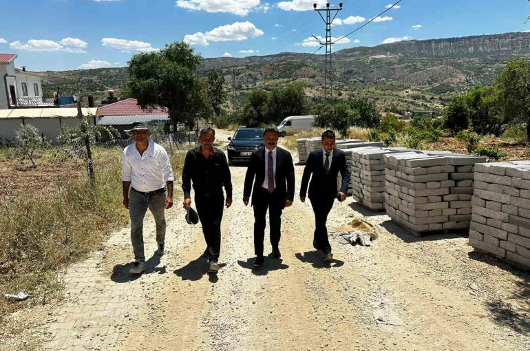 Kaymakam Aslan, deprem konutlarında incelemelerde bulundu
