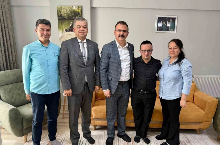 Kaymakam Ateş, öğrencilerin evine konuk oldu