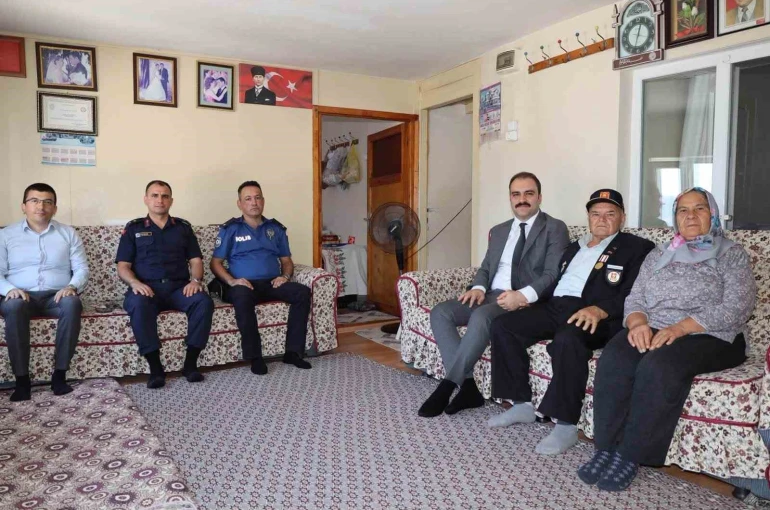 Kaymakam Battal, şehit ailesi ve gaziyi yalnız bırakmadı
