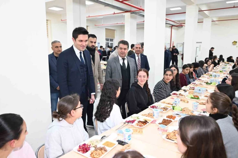 Kaymakam Çakır, fen lisesi öğrencileriyle iftarda buluştu