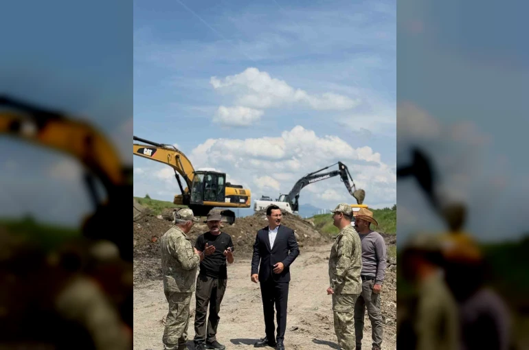 Kaymakam Demirtaş demiryolu şantiyesinde incelemelerde bulundu