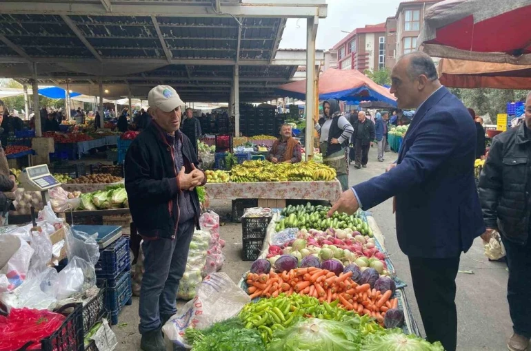 Kaymakam İlhan, pazarda vatandaşlar ve esnafla bir araya geldi