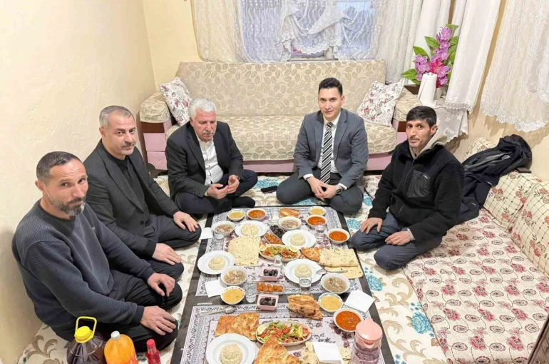 Kaymakam Karataş, vatandaşların iftar sofralarına misafir oldu