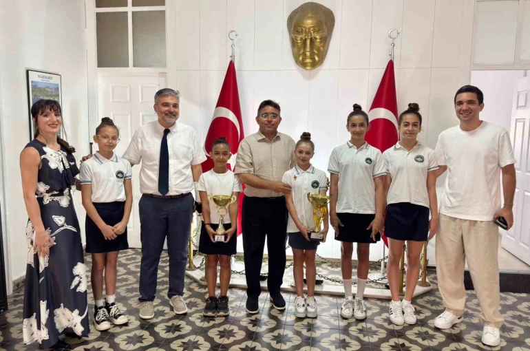 Kaymakam Kaya, Marmaris’in şampiyon jimnastikçilerini ağırladı
