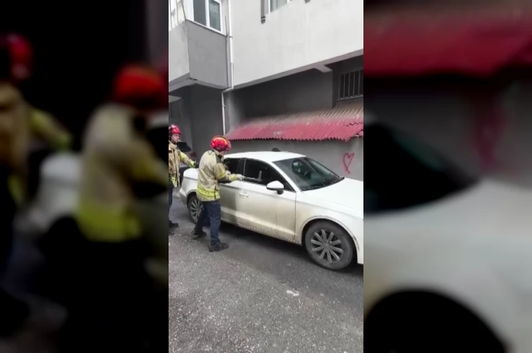 Kaynarca’da araç içinde mahsur kalan çocuk itfaiye tarafından kurtarıldı