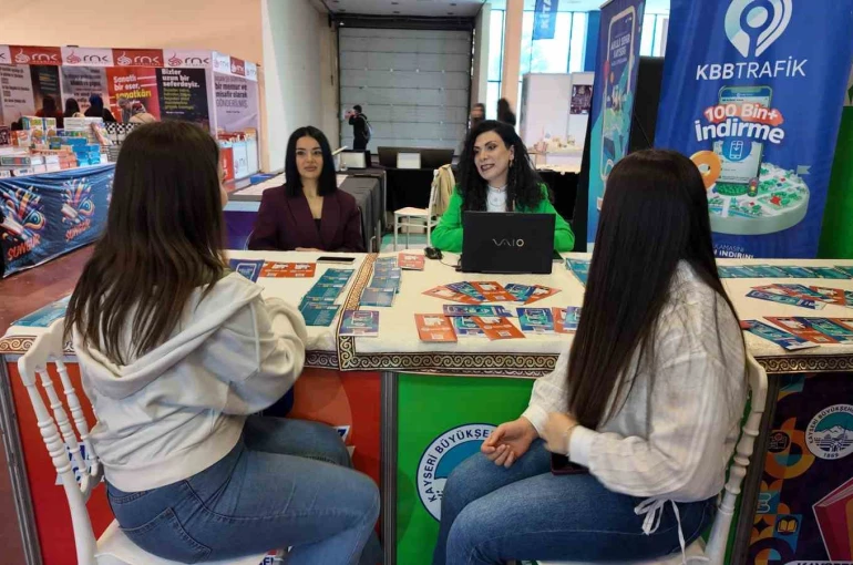 Kayseri Kitap Fuarı’nda çocukların keyfi yerinde