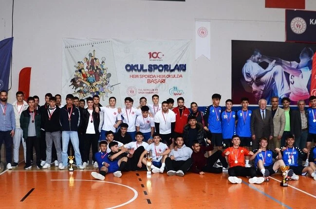 Kayseri Liseli Gençler Hentbol İlBirinciliği sona erdi 