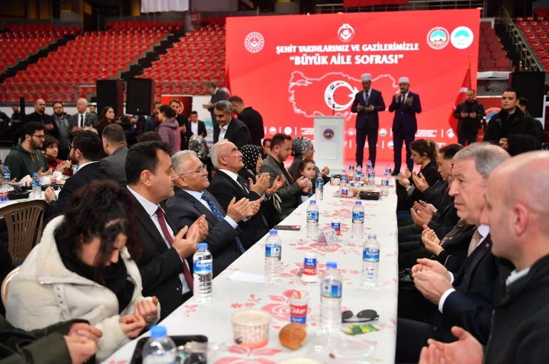 Kayseri protokolü, ilk iftarı şehit aileleriyle açtı