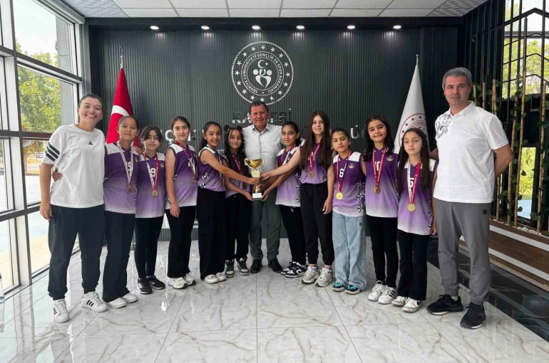 Kayseri şampiyonu sporculardan İl Müdürü Kabakcı’ya ziyaret
