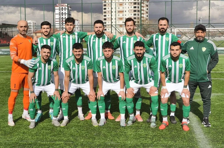 Kayseri Şekerspor zirvede 2 puan bıraktı