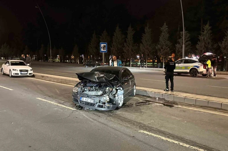Kayseri’de iki otomobil çarpıştı: 1 yaralı 