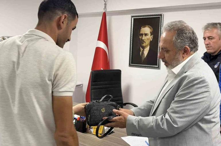 Kayseri’de mesire alanında unutulan 700 bin TL değerindeki ziynet eşyasını belediye ekipleri buldu